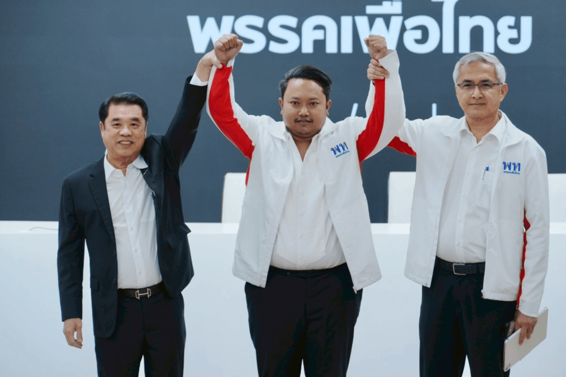 นิติศักดิ์ ธรรมเพชร อดีต สส.พัทลุง ที่หัวหน้าพีรพันธุ์ ของรวมไทยสร้างชาติตั้งความหวังขอสัก 1 คนในภาคใต้ ก็เปลี่ยนมาใส่เสื้อแดงในนาทีสุดท้าย   ทำให้สถานการณ์รวมไทยสร้างชาติหนักกว่าพลังประชารัฐ