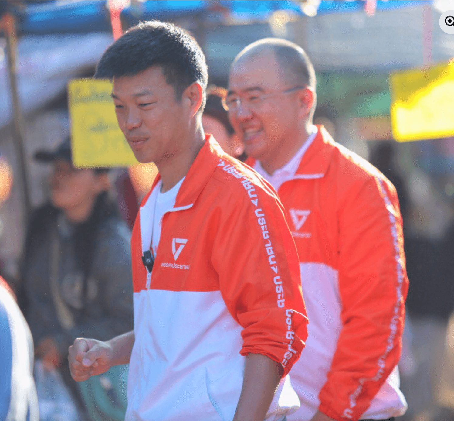 ‘เท้ง’ ณัฐพงษ์ เรืองปัญญาวุฒิ หัวหน้าพรรคประชาชน  ออกหน้าเดินหาเสียง แต่ก็ยังมีเงาของธนาธร จึงรุ่งเรืองกิจ เจ้าของตัวจริงทาบทับอยู่