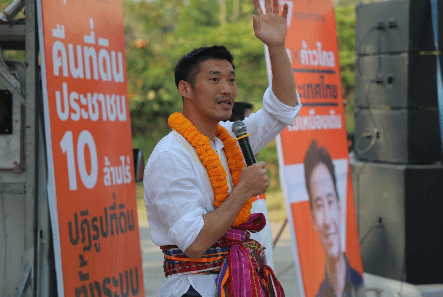 ธนาธร จึงรุ่งเรืองกิจ ผู้ช่วยหาเสียงพรรคประชาชน ประกาศสวนเรื่องพรรคส่มไม่ได้ตั้งรัฐบาลว่า ไม่ใช่เรื่องของมึง บนเวทีปราศรัย