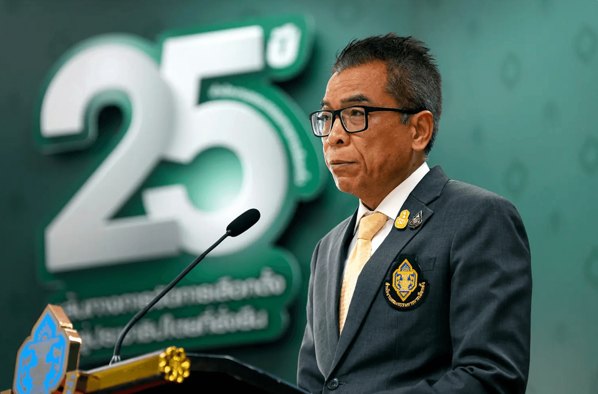 แสวง  บุญมี เลขาธิการ กกต.ภาระกิจสร้างความเชื่อมั่น และกอบกู้ภาพลักษณ์ของหน่วยงาน  ดูแล้วยังต้องเหนื่อยหนัก แต่ต้องรีบลงมือทำ