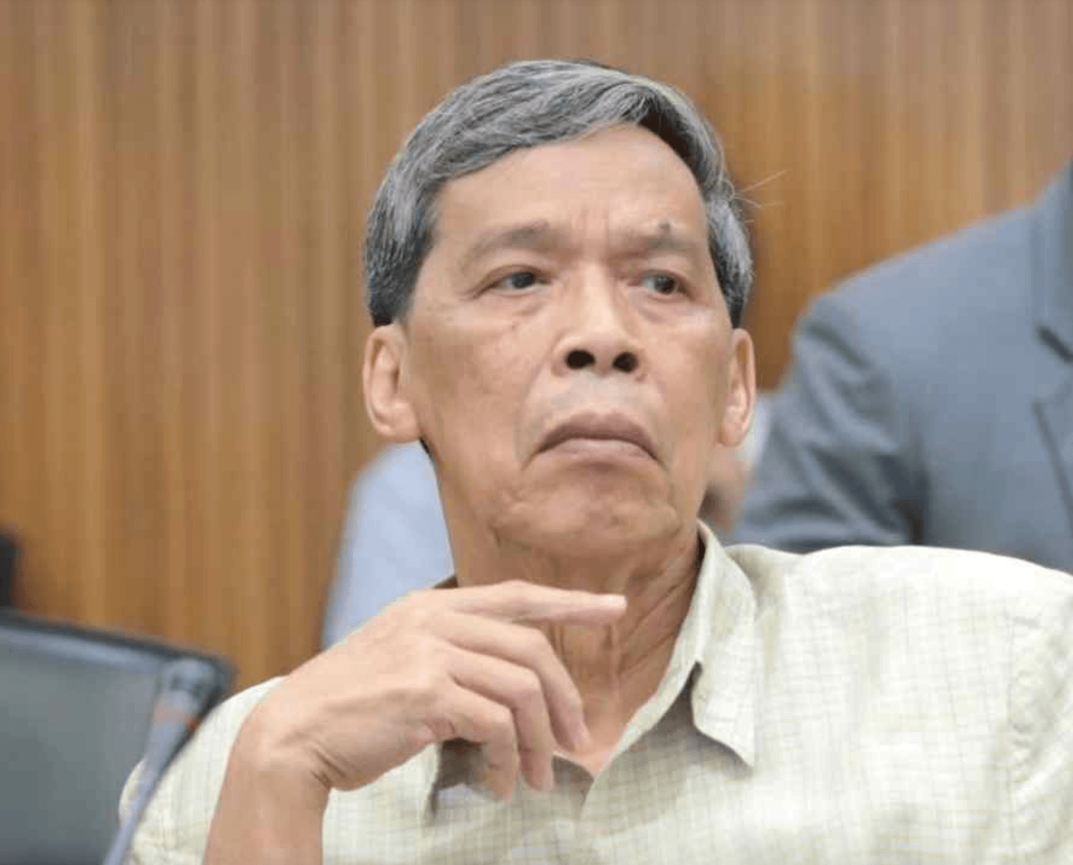 แก้วสรร อติโพธิ  อดีตสมาชิกวุฒิสภา  ให้ใช้กลไกศาลรัฐธรรมนูญแก้ไขปัญหาการจัดการเลือกตั้งของ กกต. เพื่อให้การเมืองเดินไปต่อได้