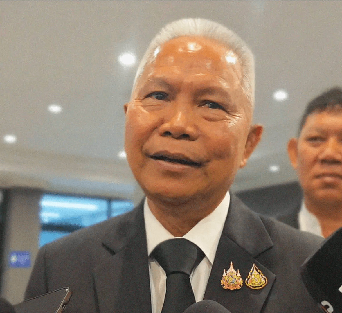 โสภณ ซารัมย์  ถูกวางตัวให้เป็นประธานสภาผู้แทนราษฎร  ต่อตรงจากบุรีรัมย์ ครั้งนี้จะขยับขึ้นมาเป็น ประธานโส  หากไม่มีอะไรผิดพลาด