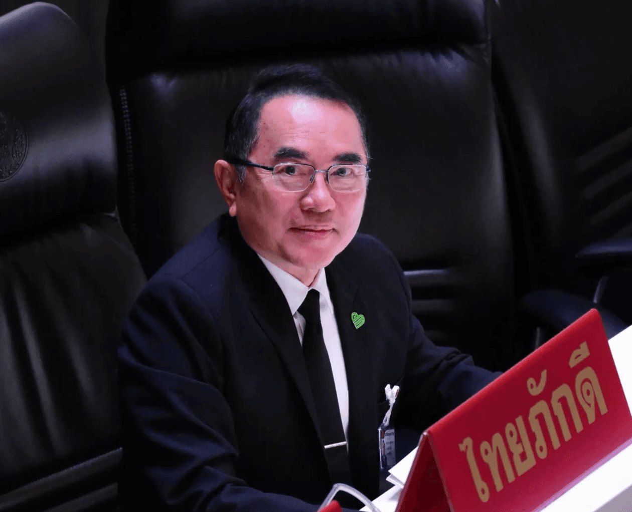 นพ.วรงค์ เดชกิจวิกรม สส.บัญชีรายชื่อ หัวหน้าพรรคไทยภักดี เสนอไว้ 3 เรื่องในวันเปิดสภา   เวลานี้ทำได้แล้ว 1 เรื่องคือให้ สส.หาข้าวกินเองช่วงประชุมสภา