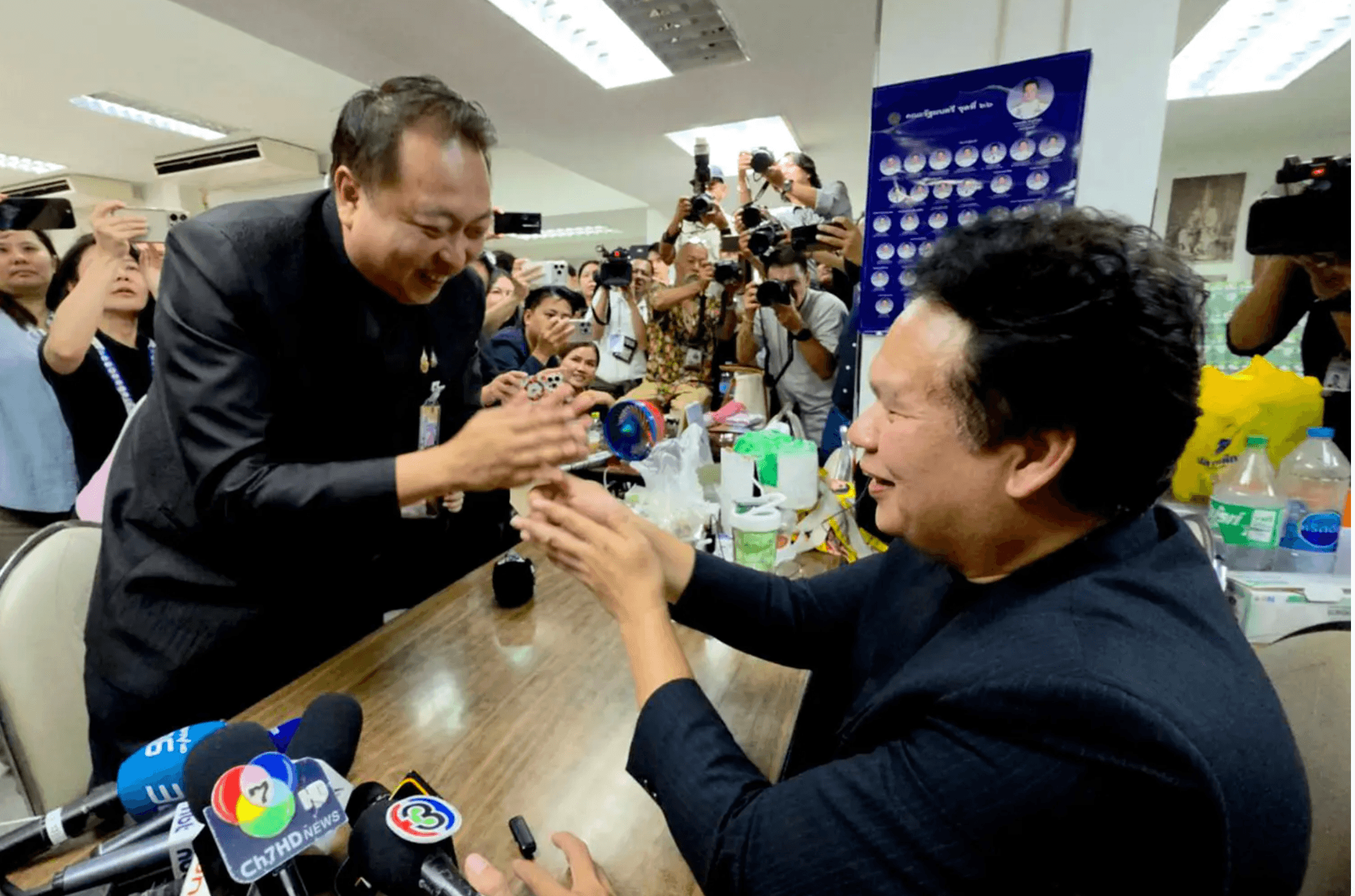 ทั้งสองคนคงรู้จักกันมากขึ้นหลังจากเริ่มต้นความสัมพันธ์ที่รุนแรง เหลือไว้วลีเด็ดแห่งปี ‘มึงรู้จักกูน้อยไป’