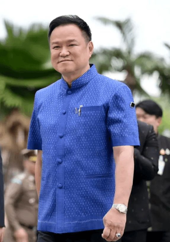 นายกรัฐมนตรี และรัฐมนตรีมหาดไทยอนุทิน ชาญวีรกูล เตรียมรื้อกฎหมายควบคุมอาวุธปืนใหม่  หลังเกิดเหตุกราดยิง 2 คดีติดต่อกัน