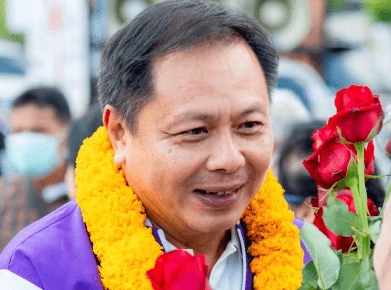 นฤพนธ์ เย็นประเสริฐ  ว่านายกฯอบจ.นนทบุรี กลุ่มผึ้งหลวง มาแบบไม่ต้องลุ้น คะแนนห่างจากพรรคส้มเกือบ 40,000 คะแนน 