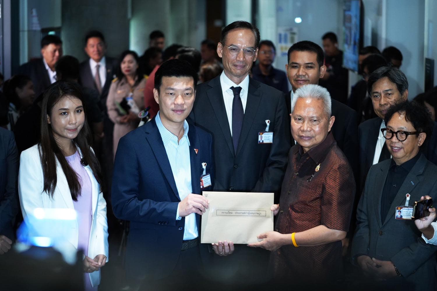 เปิดคำร้อง ‘พรรคประชาชน’ ยื่น ‘ศาล รธน.’ วินิจฉัย ‘พ.ร.ก.กู้เงิน 4 แสนล้าน’ ขัดรัฐธรรมนูญหรือไม่
