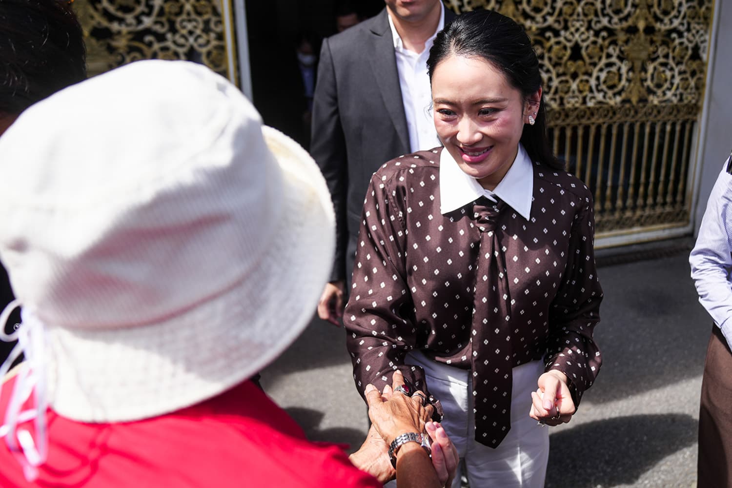 Photo Story : 'ทักษิณ' เตรียมลอกท่อ 'อิ๊งค์' เผย 'คุณพ่อ' สบายดี