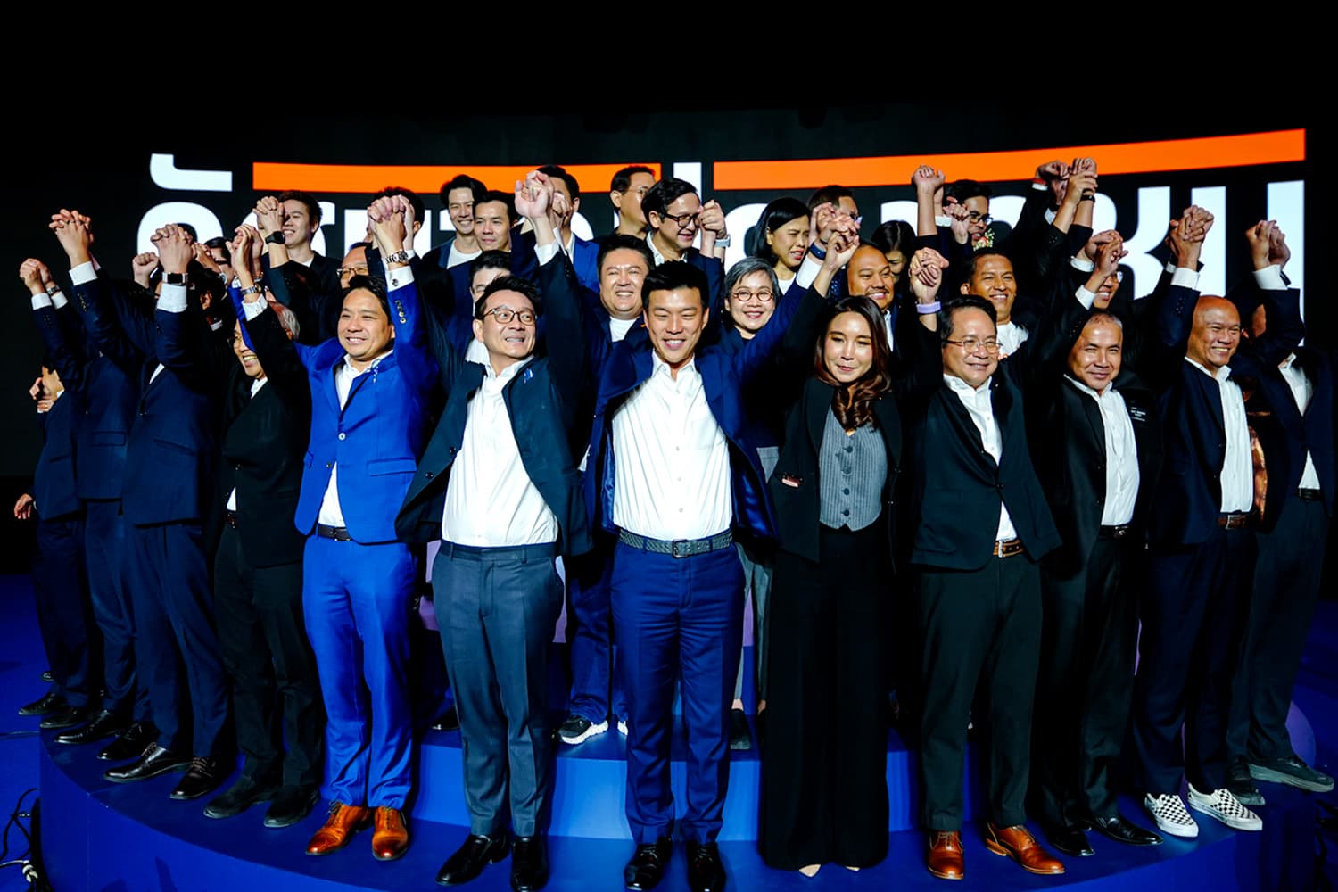 Photo Story : ‘เท้ง’ ถาม ‘ด้อมส้ม’ ได้กลิ่นความเจริญหรือยัง