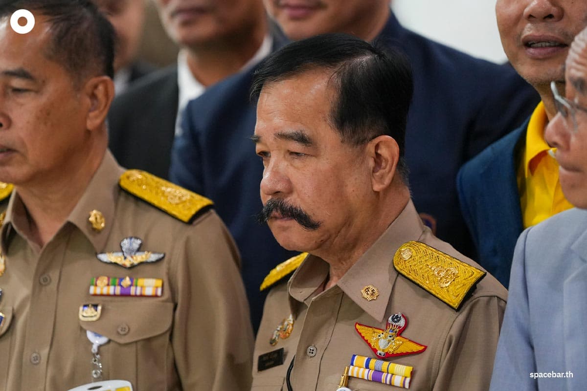 The-Senate-pressured-the-Prime-Minister-to-resign-SPACEBAR-Photo03.jpg