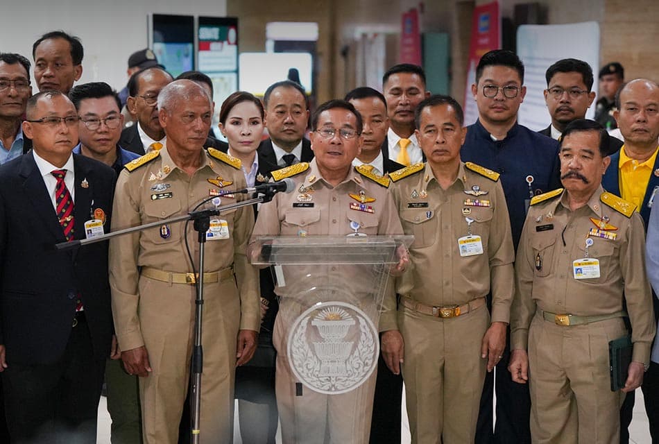 Photo Story : ทรยศขายชาติ กมธ.ทหาร ‘สภาสูง’ กดดัน ‘อิ๊งค์’ ลาออก