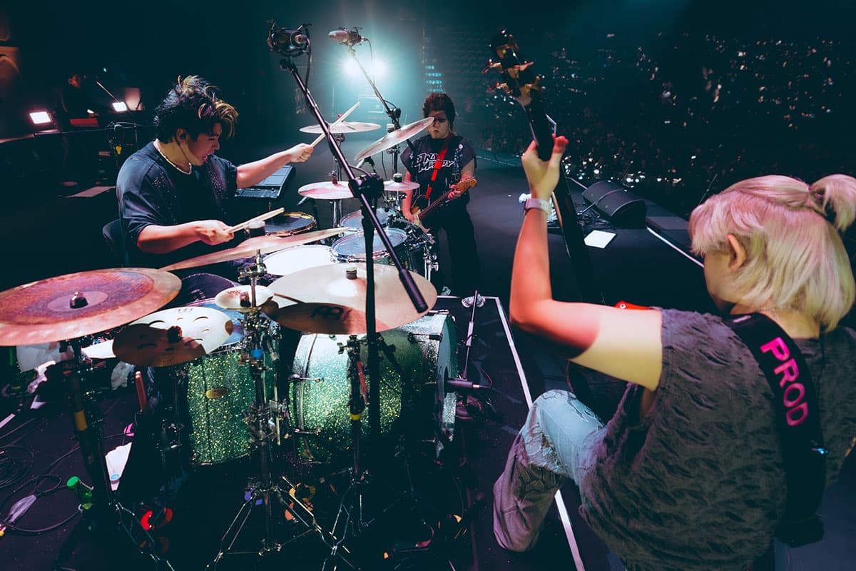 VIBE-REVIEW-ONLY-MONDAY-WE-ARE-ONLY-MONDAY-CONCERT-SPACEBAR-Photo01.jpg