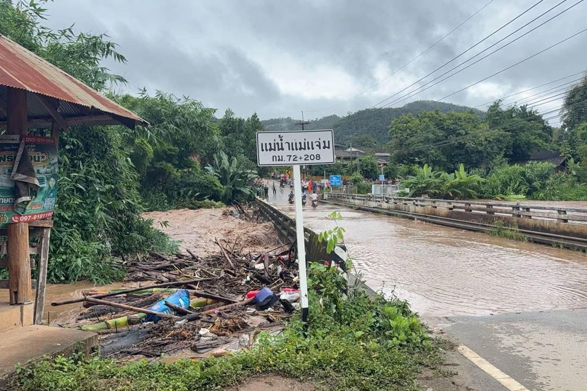 Watch-out-for-flooding-overflowing-rivers-and-river-bank-SPACEBAR-Photo02.jpg