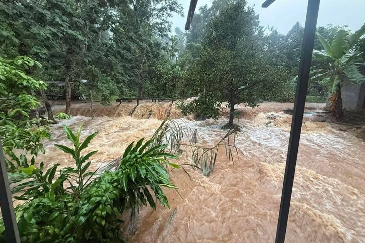 Watch-out-for-flooding-overflowing-rivers-and-river-bank-SPACEBAR-Photo03.jpg