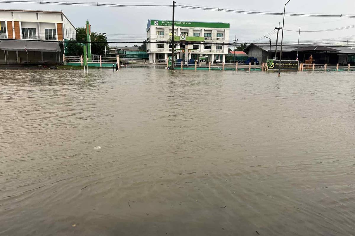 Watch-out-for-flooding-overflowing-rivers-and-river-bank-SPACEBAR-Photo04.jpg