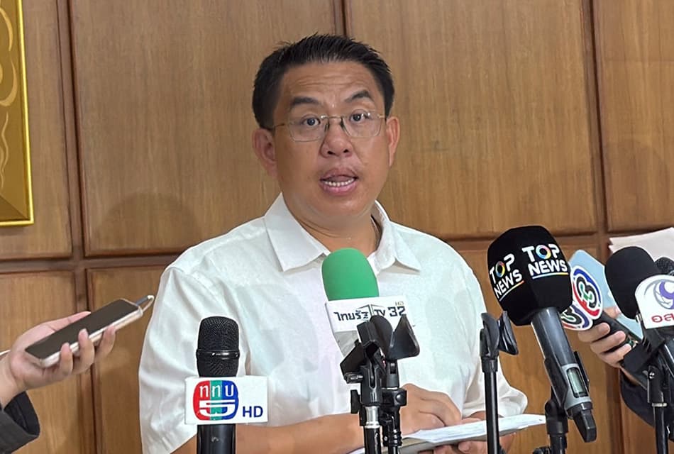 ‘วิโรจน์’ ซัด ‘กกต.’ อย่าแถ! บาร์โคด ‘ชี้เป้าคนกา’ ผิด รธน.