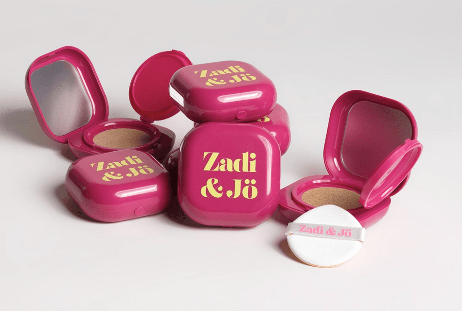 "Zadi & Jo Fluffy Fit Soft Glow Cushion SPF50+ PA++++ “คุชชั่นบูสต์ผิว” ฉ่ำโกลว์ อัดแน่นพลังบำรุง ทุกการตบคือการเติมสกินแคร์