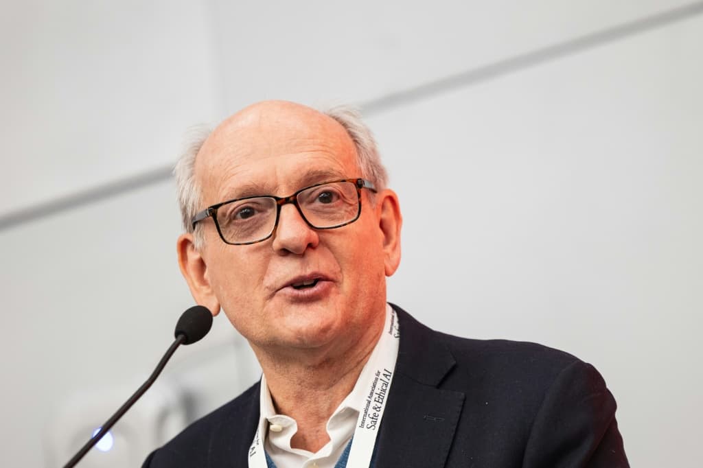 สจวร์ต รัสเซลล์ เป็นบุคคลที่มีบทบาทสำคัญในด้านความปลอดภัยของปัญญาประดิษฐ์ (AI)