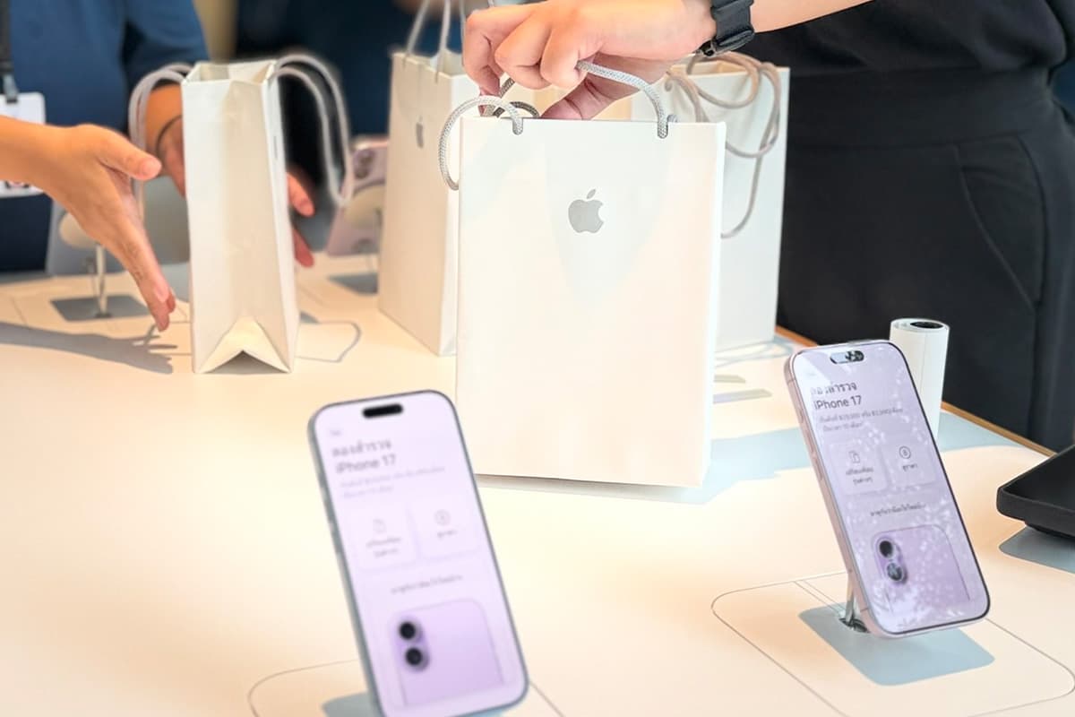 ais-iPhone17-fans-wait-overnight-apple-store-centralworld-SPACEBAR-Photo01-1.jpg