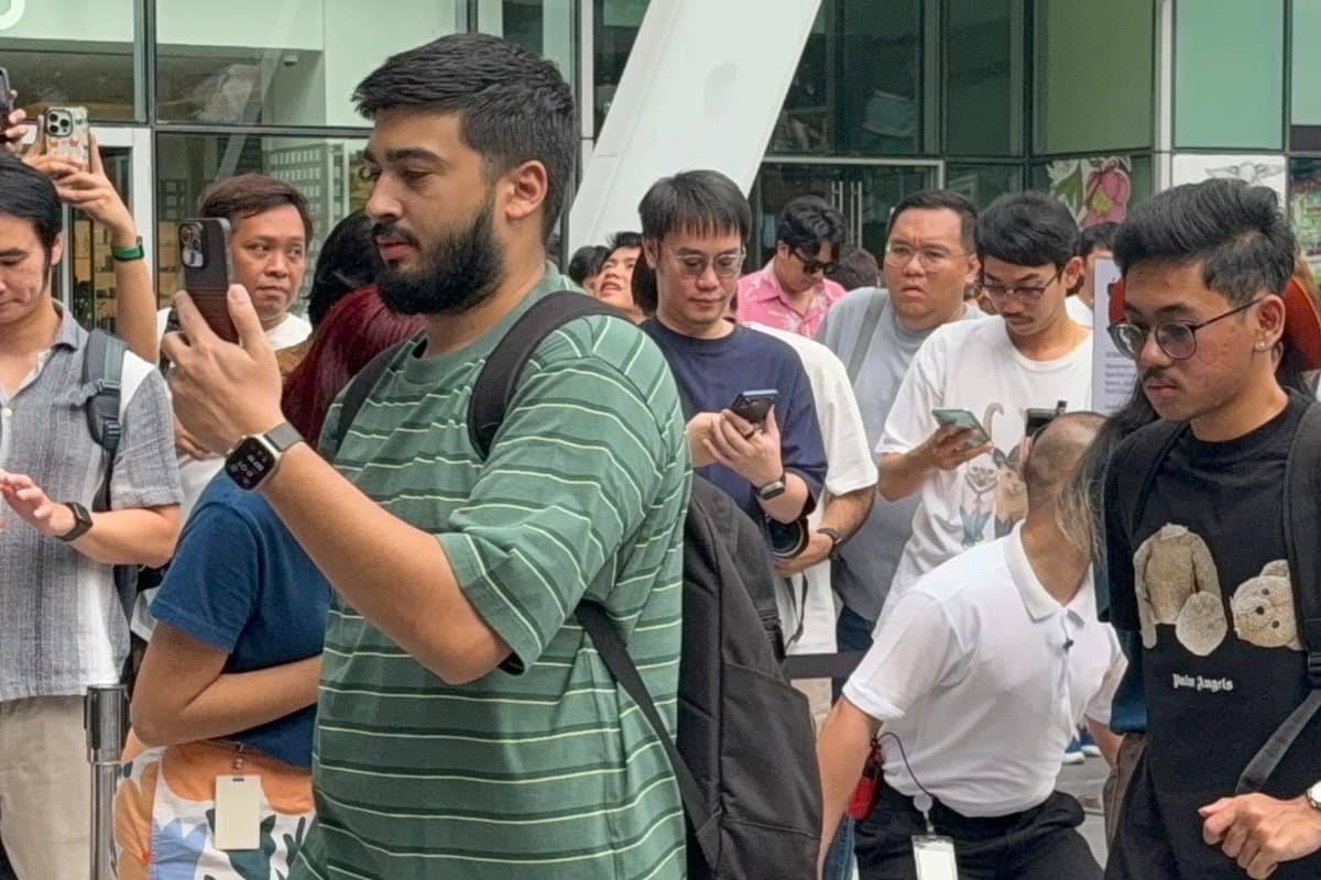 ais-iPhone17-fans-wait-overnight-apple-store-centralworld-SPACEBAR-Photo03.jpg