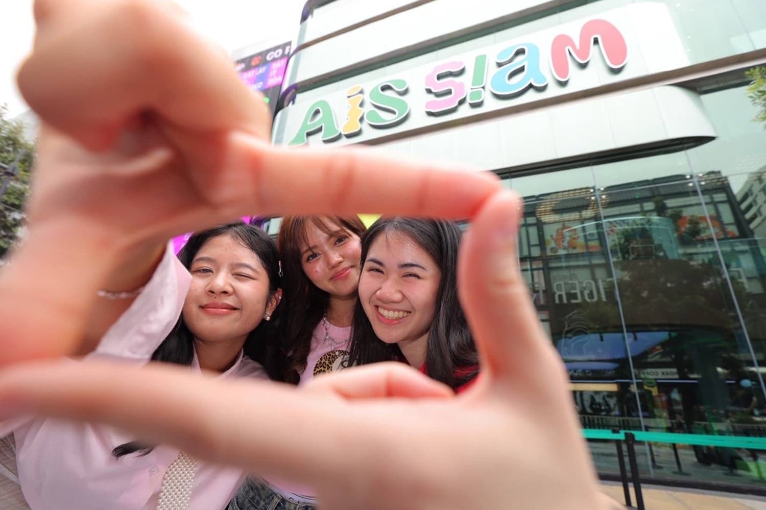 AIS SIAM ปลุกพลังสร้างสรรค์ Gen C กลางสยาม!