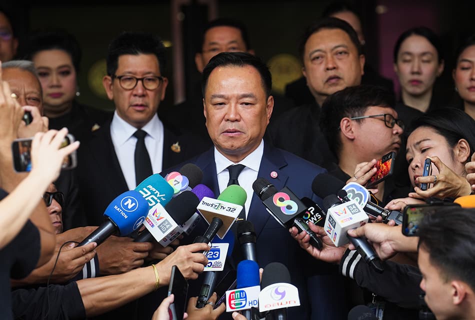 นายกฯ เผย มติ ครม.ให้สถานที่ราชการลดธง 30 วัน ขรก.ไว้ทุกข์ 1 ปี