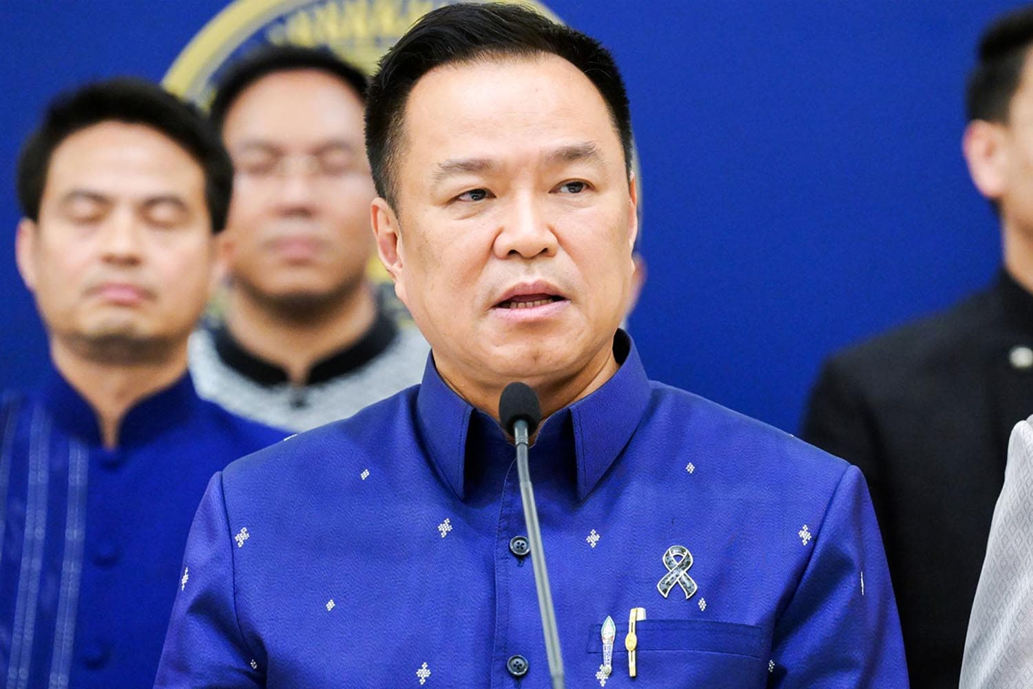 นายกฯ นำครม.แถลงเดินหน้าพ.ร.ก.กู้เงิน 4 แสนล้าน