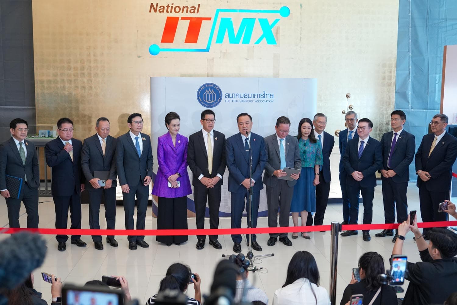 นายกฯ ถกสมาคมแบงก์ อัดสภาพคล่อง SMEs ฟื้นเศรษฐกิจ
