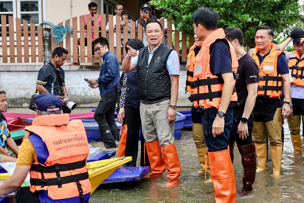 anutin-flood-aytthaya-27sep25-SPACEBAR-Photo05.jpg