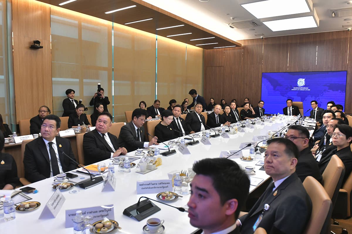 anutin-holds-meeting-at-mfa-drives-economic-team-SPACEBAR-Photo05.jpg