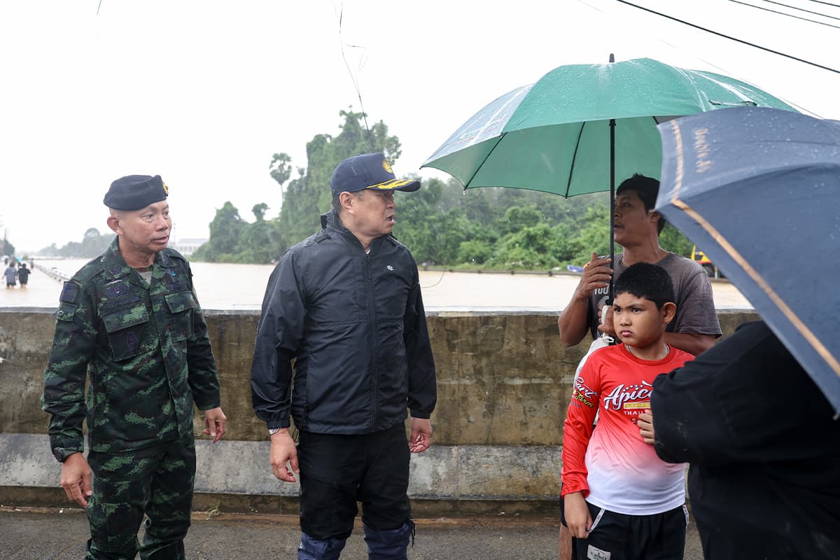 anutin-inspects-hatyai-floods-and-supports-residents-SPACEBAR-Photo03.jpg