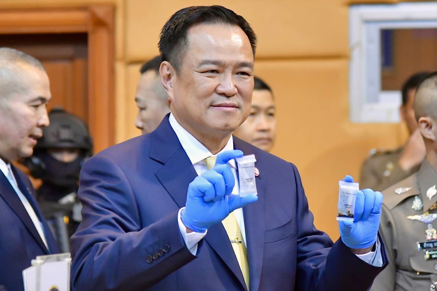 กวาดล้างครั้งใหญ่! ‘อนุทิน’ นำทีมแถลง ‘ยุทธการล้างบางเครือข่ายยาเสพติดข้ามภาค’