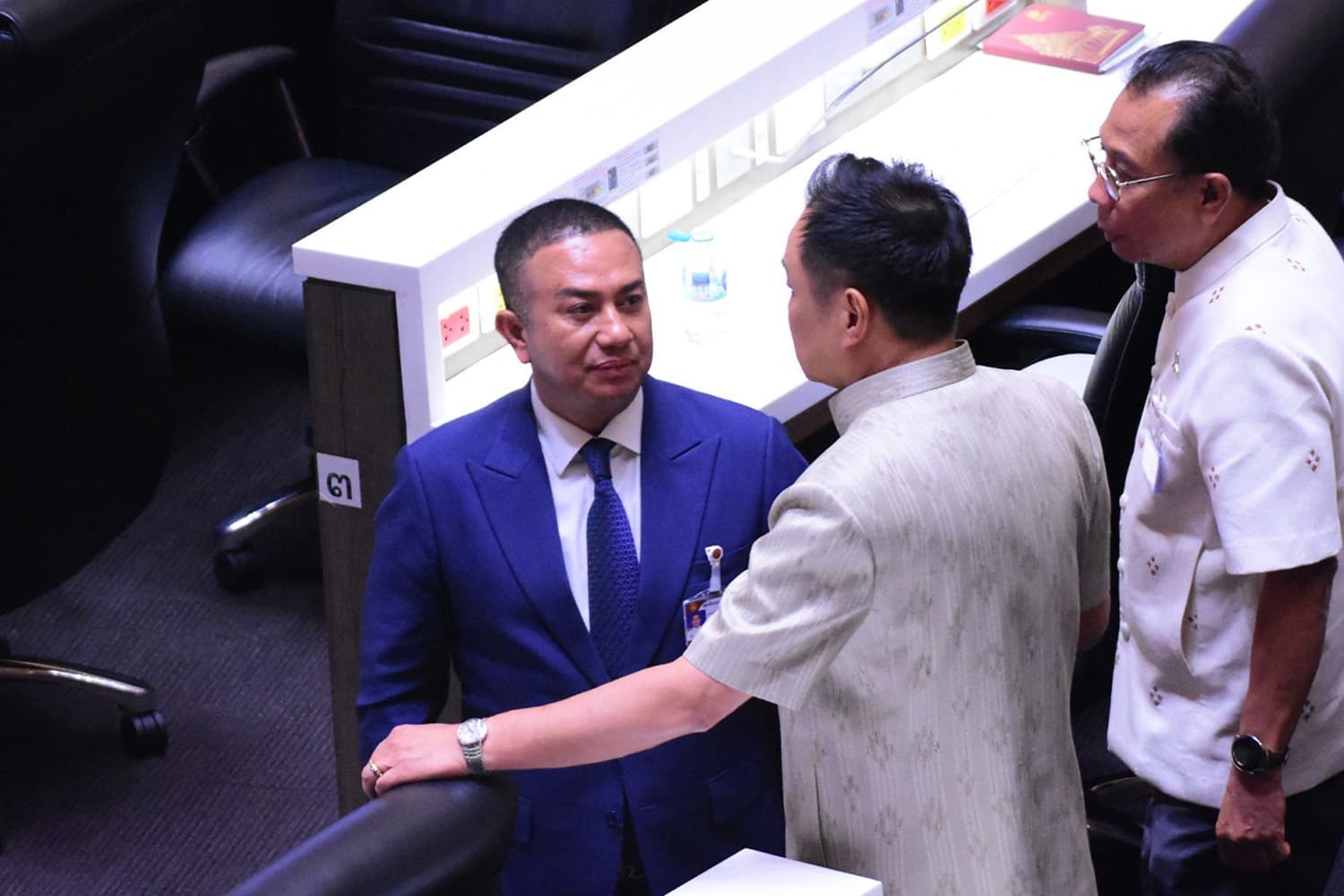 เคลียร์ใจ? ‘อนุทิน’ เข้าประชุมสภาฯ นั่งประกบคุย ‘ณัฏฐ์ชนน’