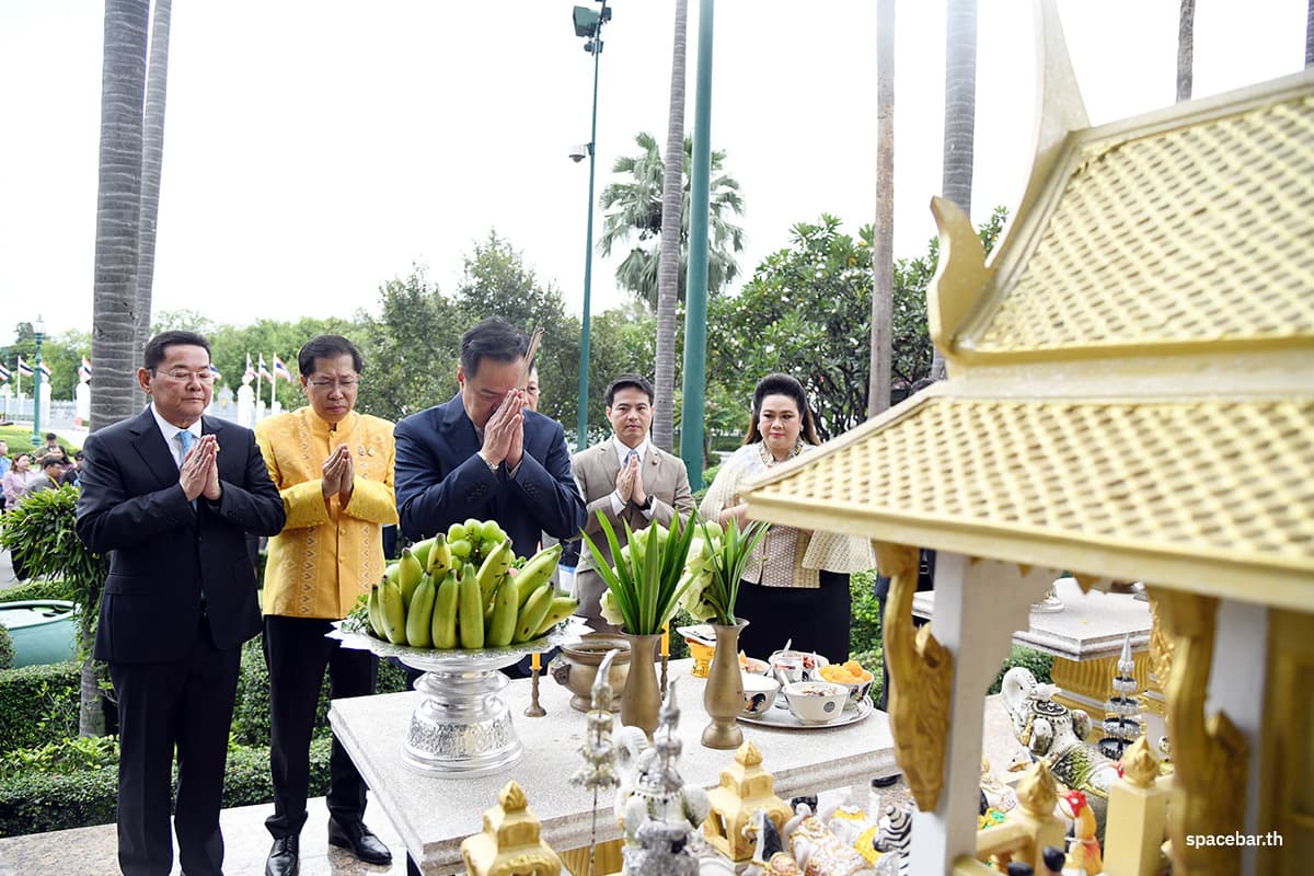 anutin-worship-sacred-item-26sep25-SPACEBAR-Photo02.jpg