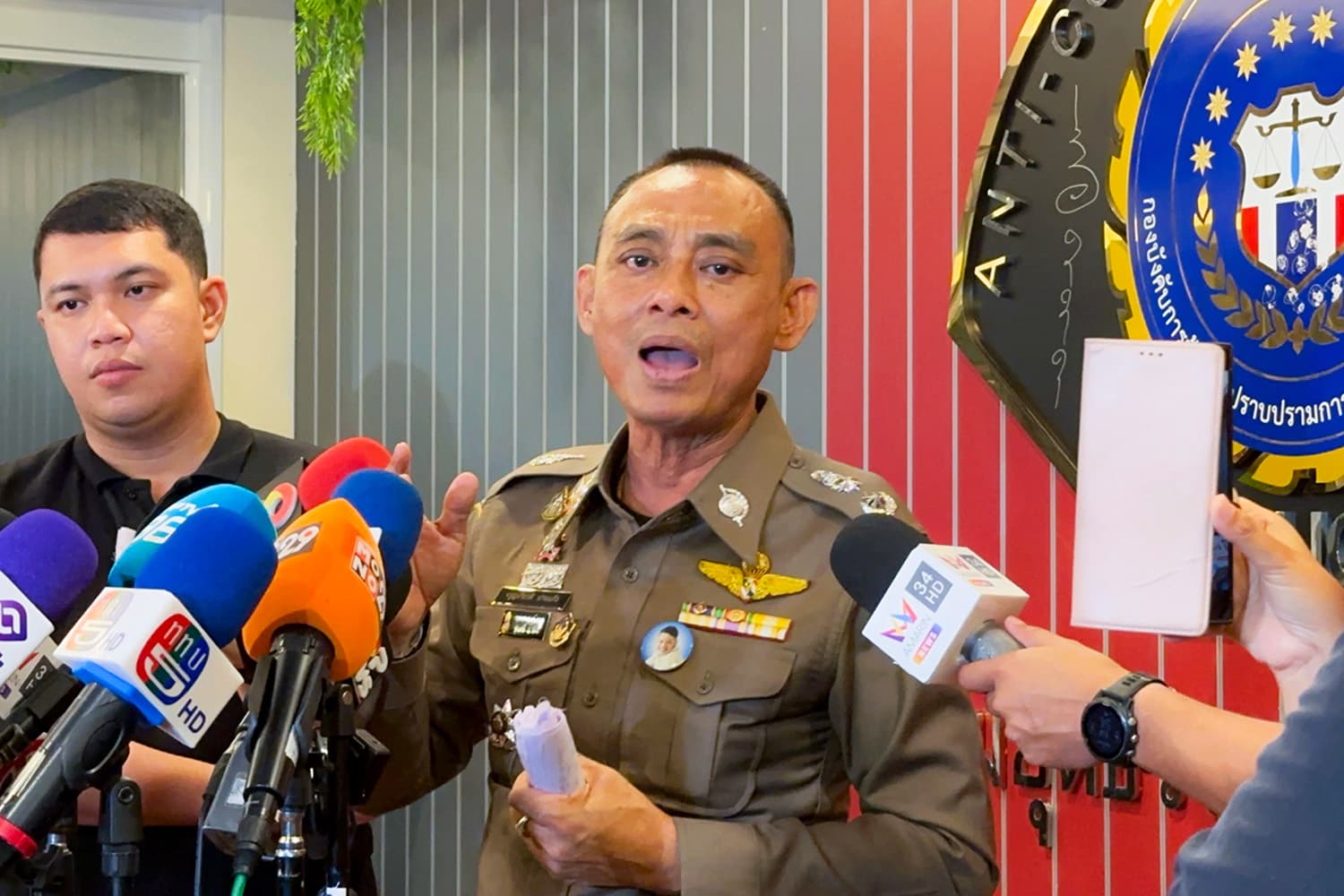 ‘บิ๊กเต่า’ เผย  ‘บี-อลงกต’ วงแตก เหตุ ‘กิ๊กคนที่ 4’ ของหมอบีเป็นตัวจุดชนวน