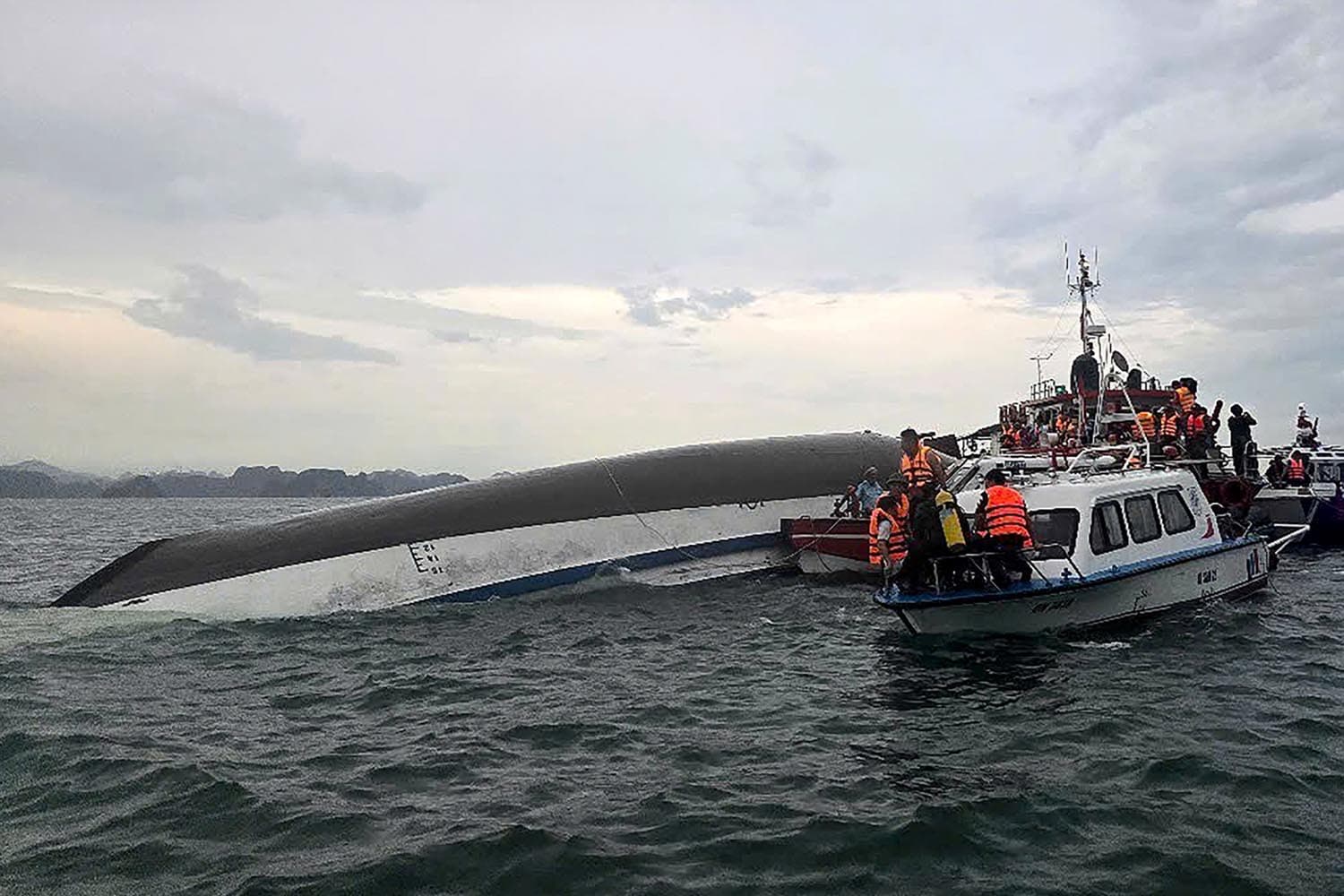 พายุ ‘วิภา’ ถล่มเวียดนาม เรือท่องเที่ยวล่มที่ฮาลองเบย์ดับอย่างน้อย 34 ราย