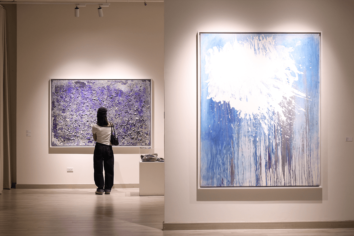 PhotoStory-นิทรรศการ “Between Earth and Light – ระหว่างผืนดินและแสงสว่าง”