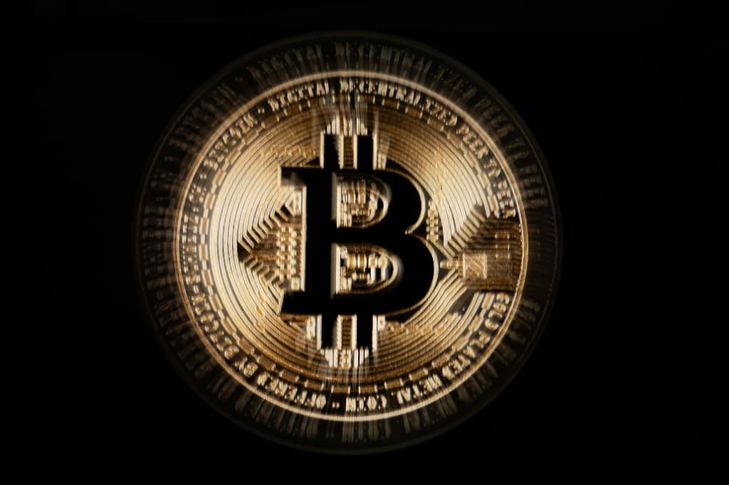 Bitcoin ดิ่ง! ทำบริษัทลงทุนเสี่ยงล้มละลาย ตลาดผวาแนวโน้มฟองสบู่ระเบิด!
