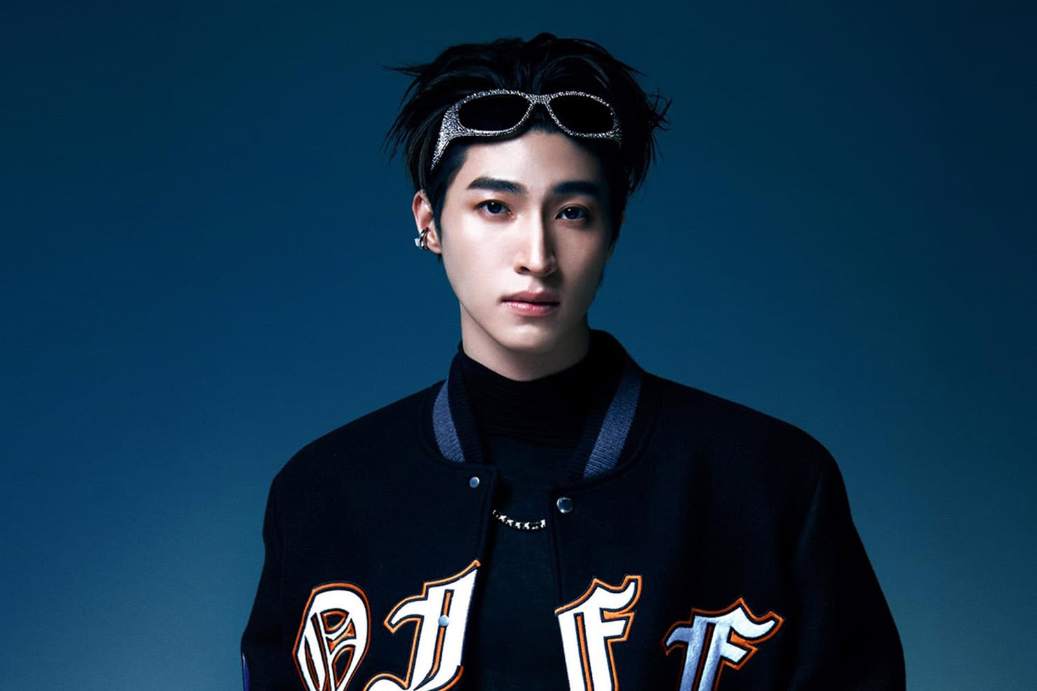 บลู พงศ์ทิวัตถ์ หล่อใสเปิดตัวนักร้องกับ LOVEiS Entertainment พร้อมแฟนคลับแห่สนับสนุน