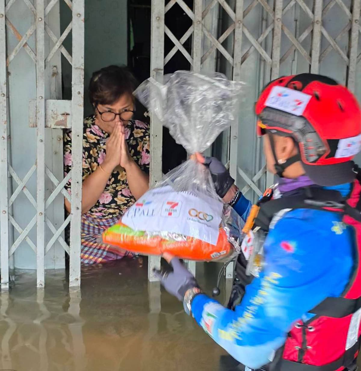 cpall-aranyaprathet-flood-SPACEBAR-Photo07-1.jpg
