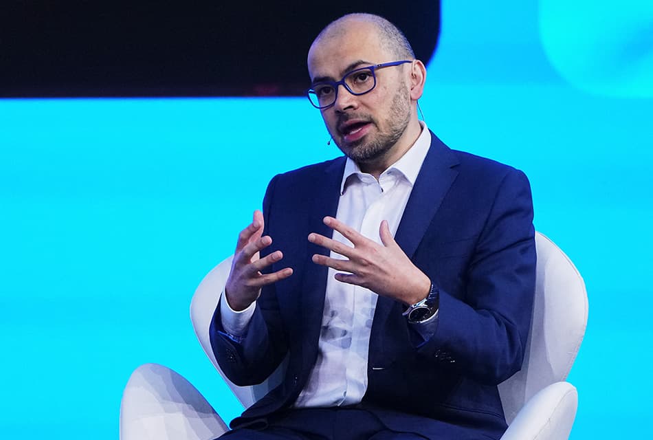 ดาบสองคม? ซีอีโอ ‘Google DeepMind’ เตือน AI ทำให้เป็นอัจฉริยะได้ แต่ก็ทำให้สมองทื่อลงได้เช่นกัน