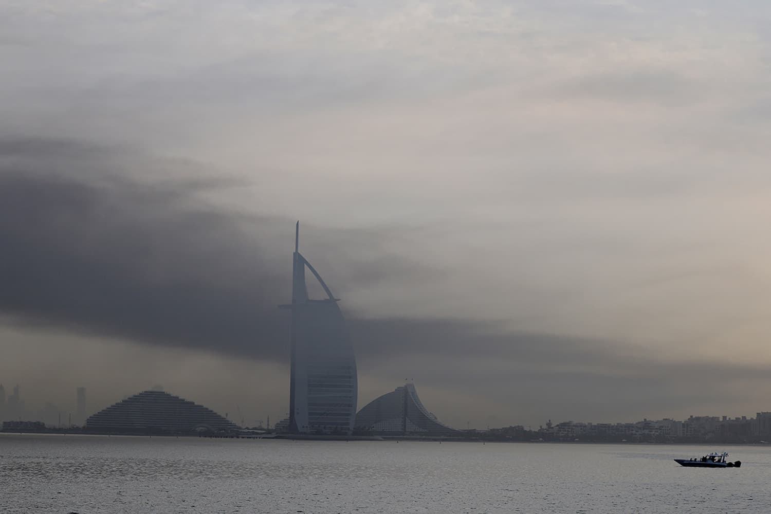 ดูไบยังปลอดภัยอยู่มั้ย? ภาพลักษณ์สวรรค์แห่งความปลอดภัยยูเออีพังทลายหลังอิหร่านโจมตี