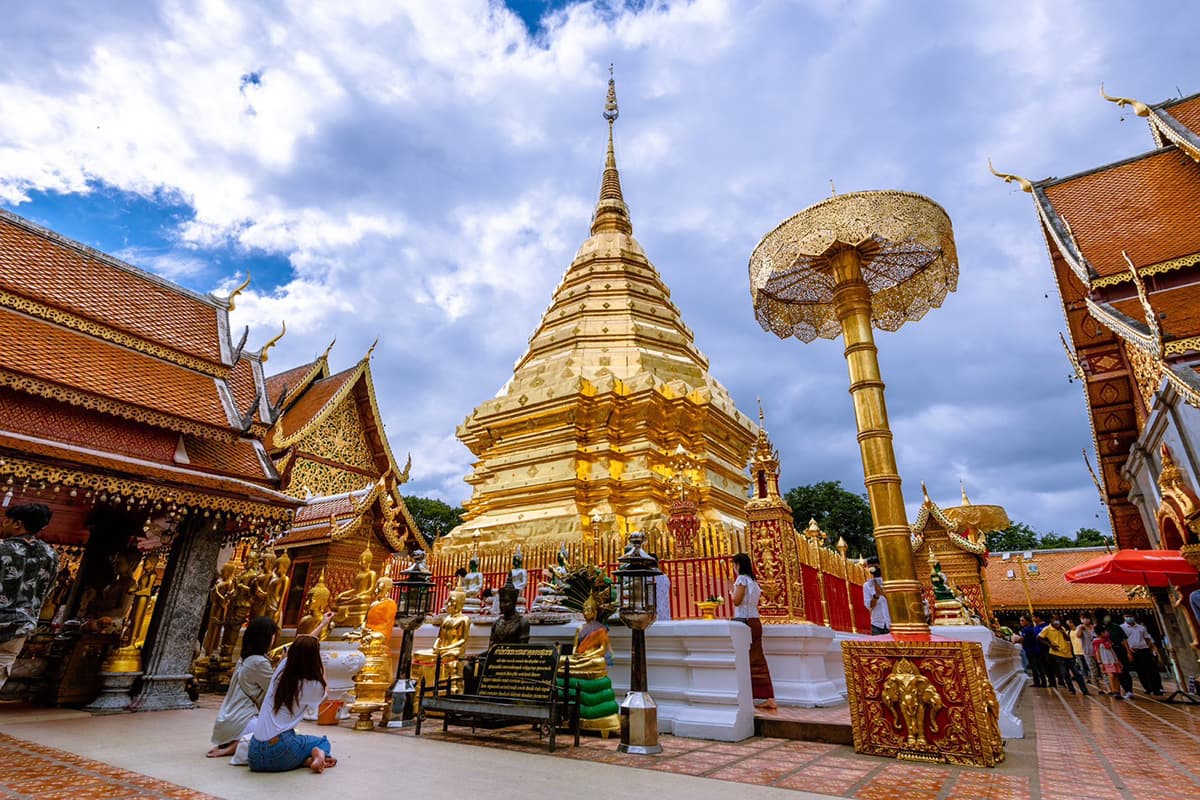 economic-business-thai-asian-tourism-SPACEBAR-Photo03.jpg