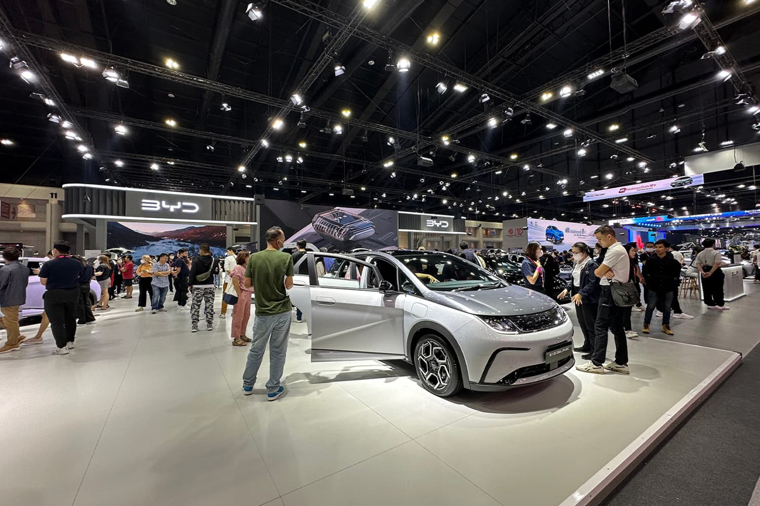 ตลาดรถไทยสะดุด กำลังซื้อแผ่ว ปิกอัพดิ่ง-รถจีนไฟฟ้าพุ่ง