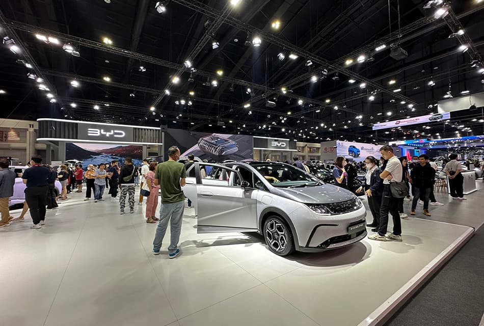 ตลาดรถไทยสะดุด กำลังซื้อแผ่ว ปิกอัพดิ่ง-รถจีนไฟฟ้าพุ่ง