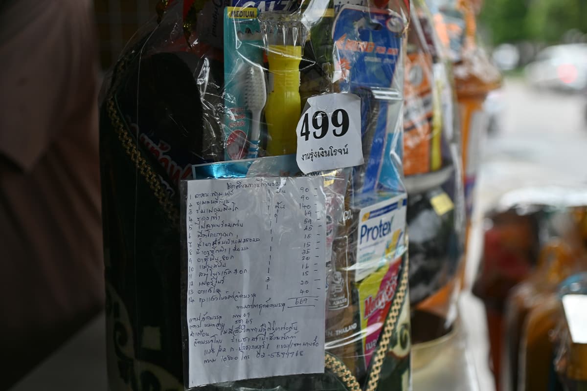 economic-business-thai-price-monks-visakha-bucha-SPACEBAR-Photo01.jpg