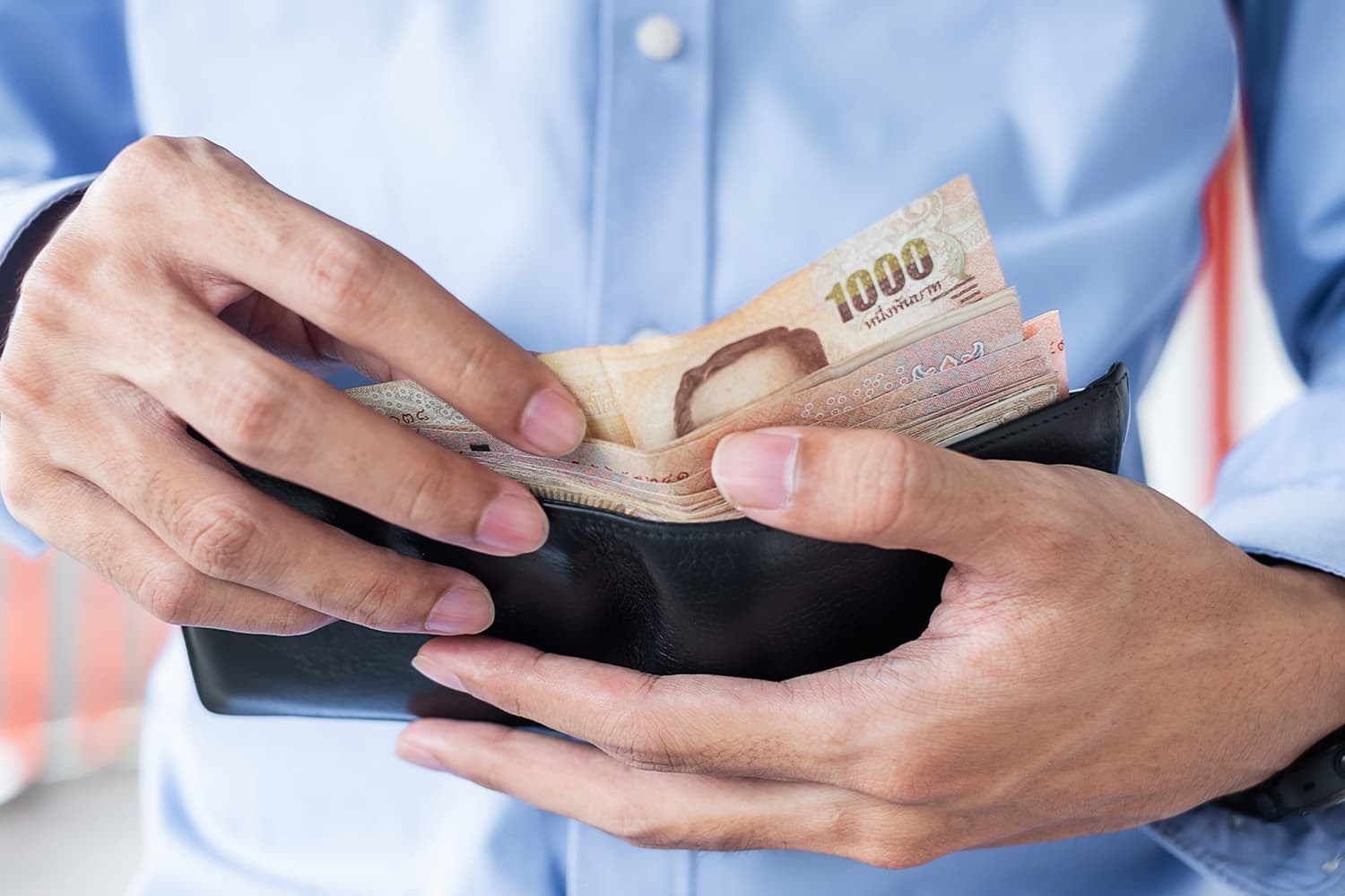 สงกรานต์สะเทือนกระเป๋า คนไทยแห่ดึงเงินออมใช้ รับค่าครองชีพพุ่ง