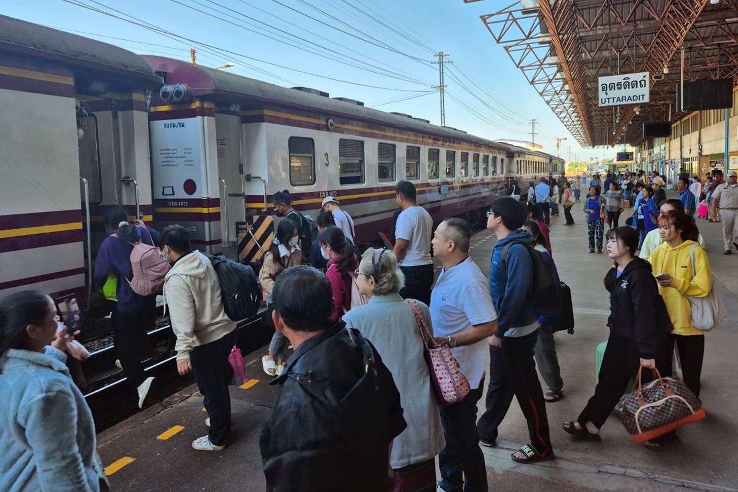 รถไฟฯ พร้อมรองรับ ปชช.เดินทางกลับเข้ากรุงเทพฯ มั่นใจไร้ผู้โดยสารตกค้าง