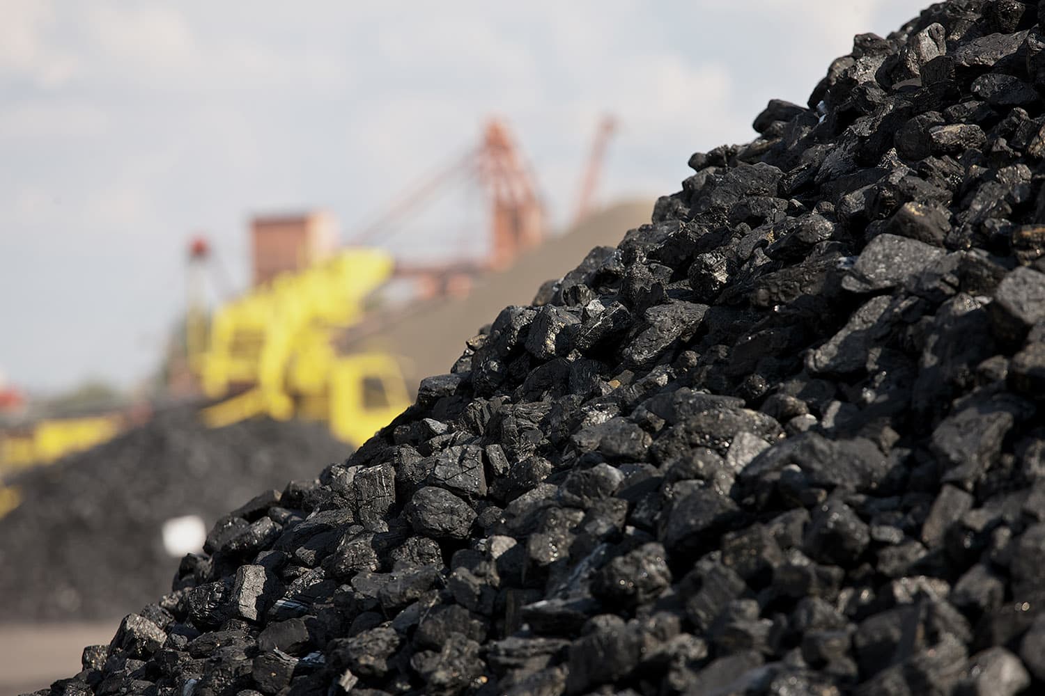 economic_business_thai_coal_foreign_domestic_market_SPACEBAR_Hero_9671ed0c3d.jpg
