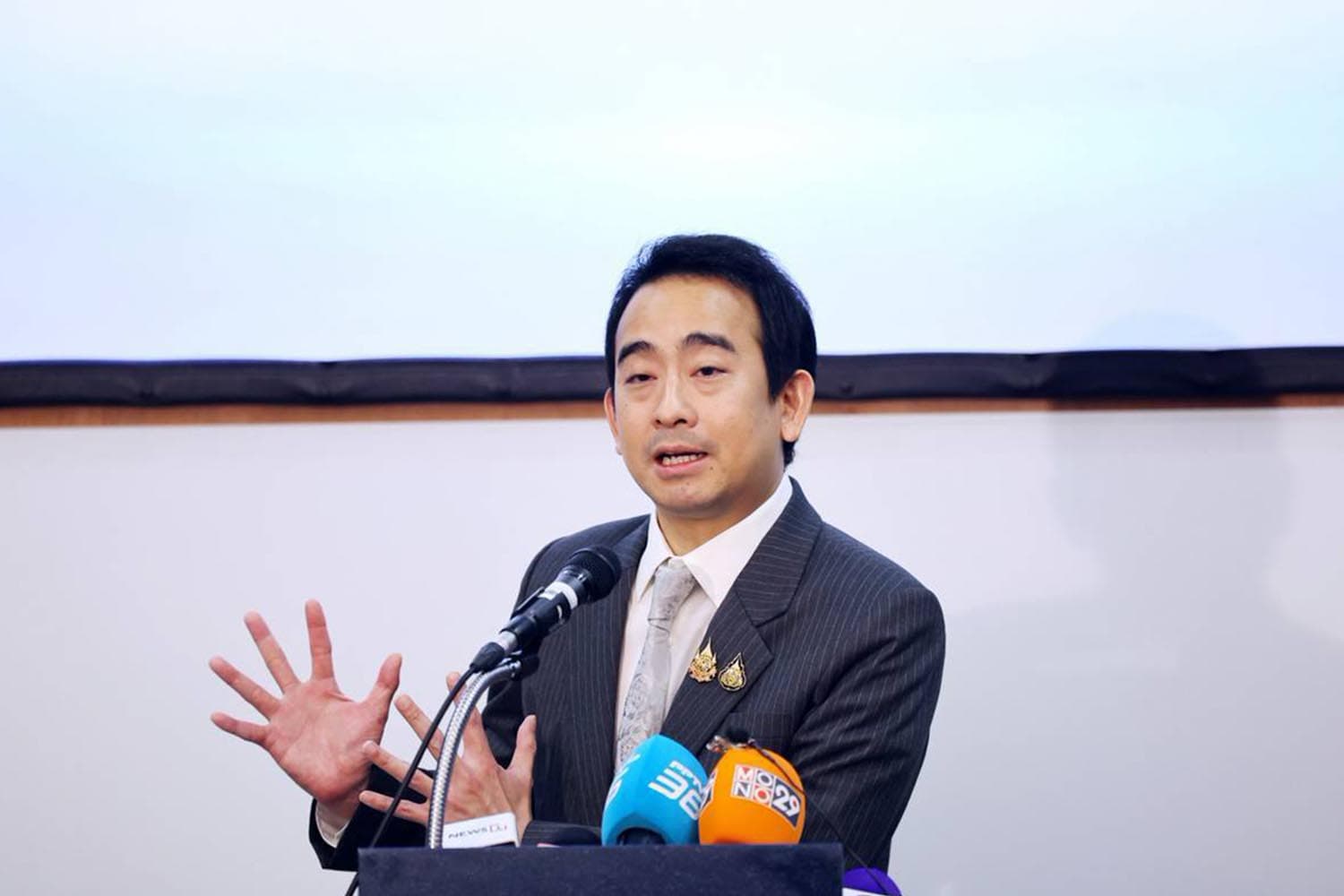 economic_business_thai_retirement_lottery_parliament_SPACEBAR_Hero_9826a0d1e1.jpg